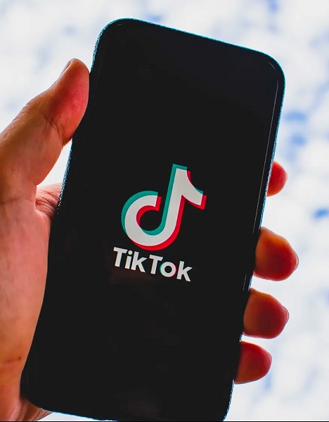 TikTok: Does Hat Flick Has A Racist Meaning? Hat Flick Mean, Urban Dictionary